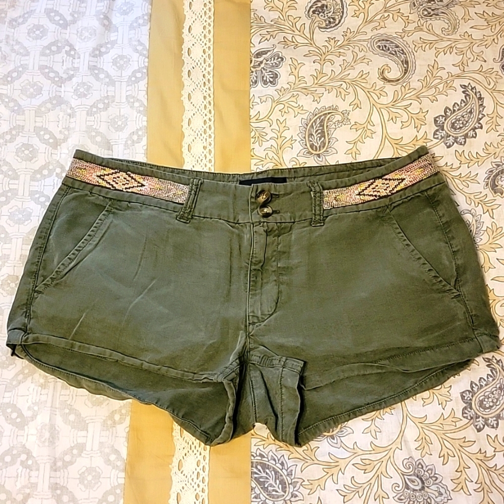 American Eagle olive green shorts, Sz 4